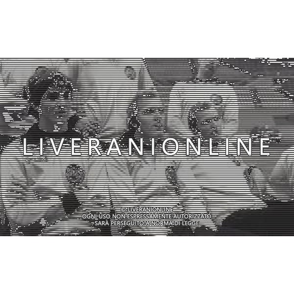 RETROSPETTIVA PAOLO ROSSI CALCIATORE NELLA FOTO PAOLO ROSSI CON RENE\' E WILLY VAN DE KERKHOF NELLA MANIFESTAZIONE SPORTIVA “SPORT STARS“ A MILANO NELL\'ANNO 1979 AG ALDO LIVERANI SAS 