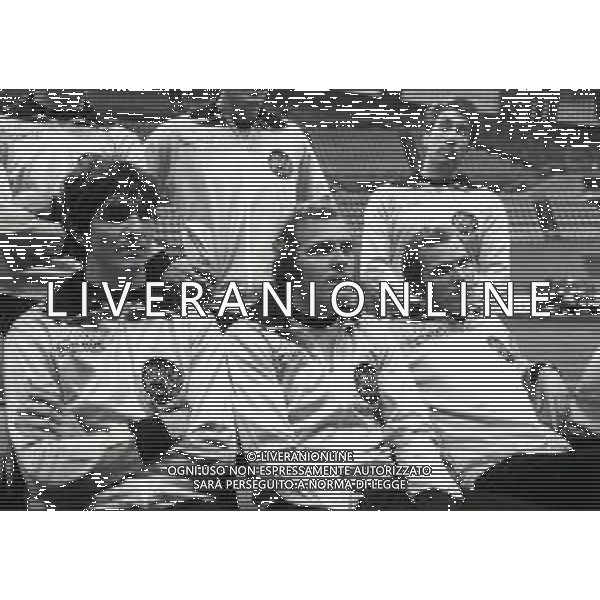 RETROSPETTIVA PAOLO ROSSI CALCIATORE NELLA FOTO PAOLO ROSSI CON RENE\' E WILLY VAN DE KERKHOF NELLA MANIFESTAZIONE SPORTIVA “SPORT STARS“ A MILANO NELL\'ANNO 1979 AG ALDO LIVERANI SAS 