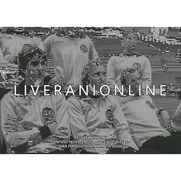 RETROSPETTIVA PAOLO ROSSI CALCIATORE NELLA FOTO PAOLO ROSSI CON RENE\' E WILLY VAN DE KERKHOF NELLA MANIFESTAZIONE SPORTIVA “SPORT STARS“ A MILANO NELL\'ANNO 1979 AG ALDO LIVERANI SAS 