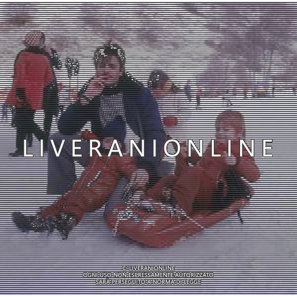 RETROSPETTIVA GIANCARLO GIANNINI ATTORE NELLA FOTO GIANCARLO GIANNINI CON LA MOGLIE LIVIA GIAMPALMO E FIGLIO SULLA NEVE AG ALDO LIVERANI SAS  