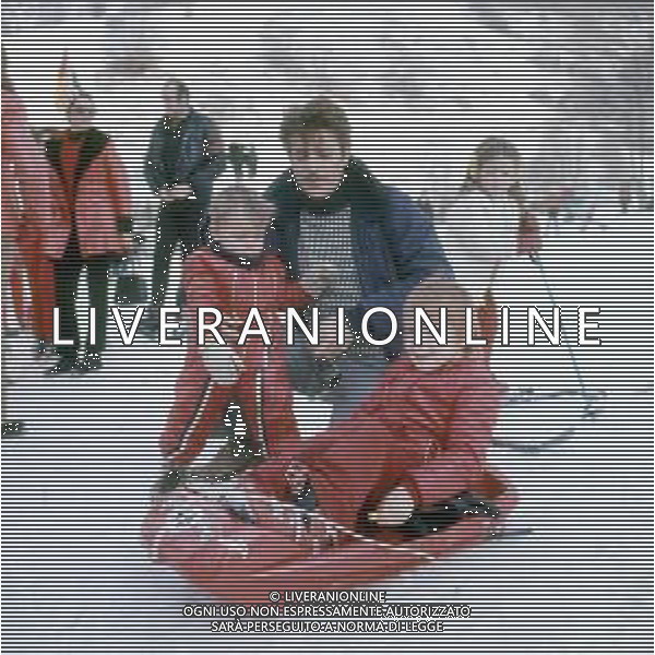 RETROSPETTIVA GIANCARLO GIANNINI ATTORE NELLA FOTO GIANCARLO GIANNINI CON LA MOGLIE LIVIA GIAMPALMO E FIGLIO SULLA NEVE AG ALDO LIVERANI SAS  