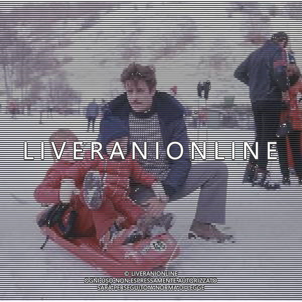 RETROSPETTIVA GIANCARLO GIANNINI ATTORE NELLA FOTO GIANCARLO GIANNINI CON LA MOGLIE LIVIA GIAMPALMO E FIGLIO SULLA NEVE AG ALDO LIVERANI SAS  