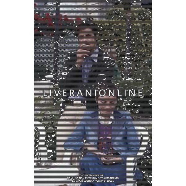 RETROSPETTIVA GIANCARLO GIANNINI ATTORE NELLA FOTO GIANCARLO GIANNINI CON LA MOGLIE LIVIA GIAMPALMO A CANNES NELL\'ANNO 1973 AG ALDO LIVERANI SAS 