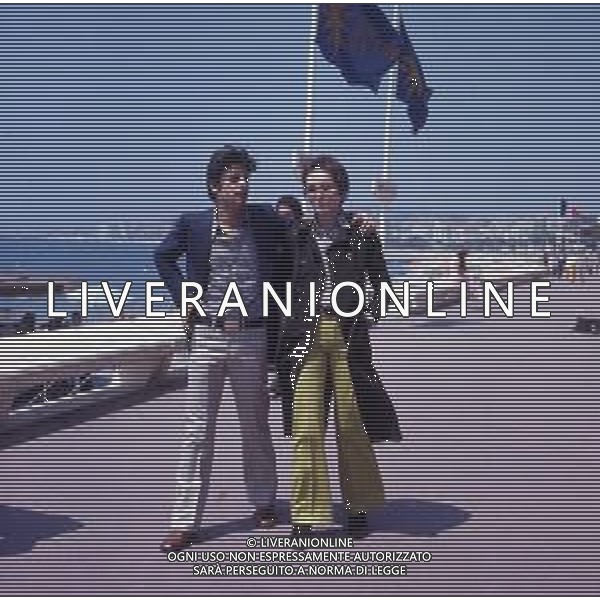 RETROSPETTIVA GIANCARLO GIANNINI ATTORE NELLA FOTO GIANCARLO GIANNINI CON LA MOGLIE LIVIA GIAMPALMO A CANNES NELL\'ANNO 1973 AG ALDO LIVERANI SAS 