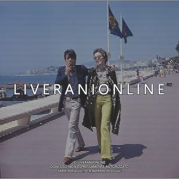 RETROSPETTIVA GIANCARLO GIANNINI ATTORE NELLA FOTO GIANCARLO GIANNINI CON LA MOGLIE LIVIA GIAMPALMO A CANNES NELL\'ANNO 1973 AG ALDO LIVERANI SAS 