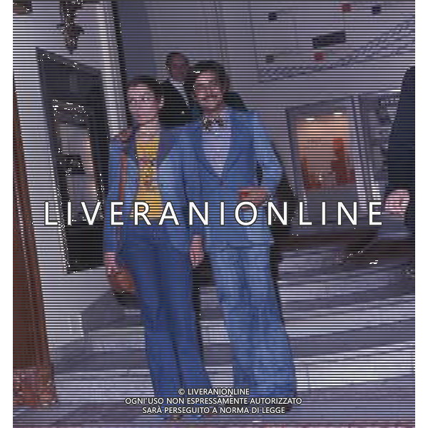 RETROSPETTIVA GIANCARLO GIANNINI ATTORE NELLA FOTO GIANCARLO GIANNINI CON LA MOGLIE LIVIA GIAMPALMO A CANNES NELL\'ANNO 1973 AG ALDO LIVERANI SAS 