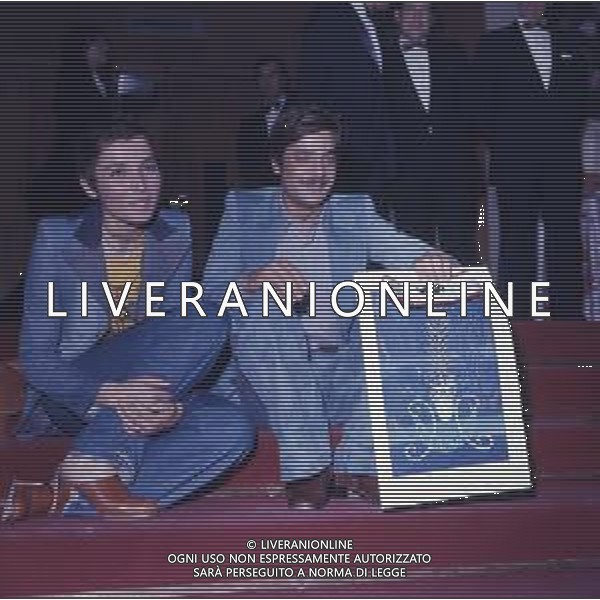RETROSPETTIVA GIANCARLO GIANNINI ATTORE NELLA FOTO GIANCARLO GIANNINI CON LA MOGLIE LIVIA GIAMPALMO A CANNES NELL\'ANNO 1973 AG ALDO LIVERANI SAS 