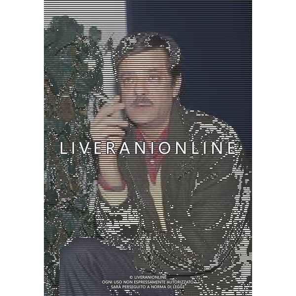 RETROSPETTIVA GIANCARLO GIANNINI ATTORE NELLA FOTO GIANCARLO GIANNINI NELL\'ANNO 1984 IN TERRAZZA MARTINI A MILANO AG ALDO LIVERANI SAS  