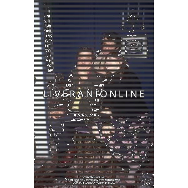 RETROSPETTIVA GIANCARLO GIANNINI ATTORE NELLA FOTO GIANCARLO GIANNINI CON NANNI LOI E LINA SASTRI NELL\'ANNO 1984 IN TERRAZZA MARTINI A MILANO AG ALDO LIVERANI SAS 