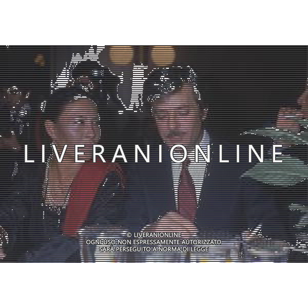 RETROSPETTIVA GIANCARLO GIANNINI ATTORE NELLA FOTO GIANCARLO GIANNINI NELL\'ANNO 1982 ALLA MANIFESTAZIONE “GROLLA D\'ORO“ A SAINT VINCENT CON FRANCA BETTOJA AG ALDO LIVERANI SAS    