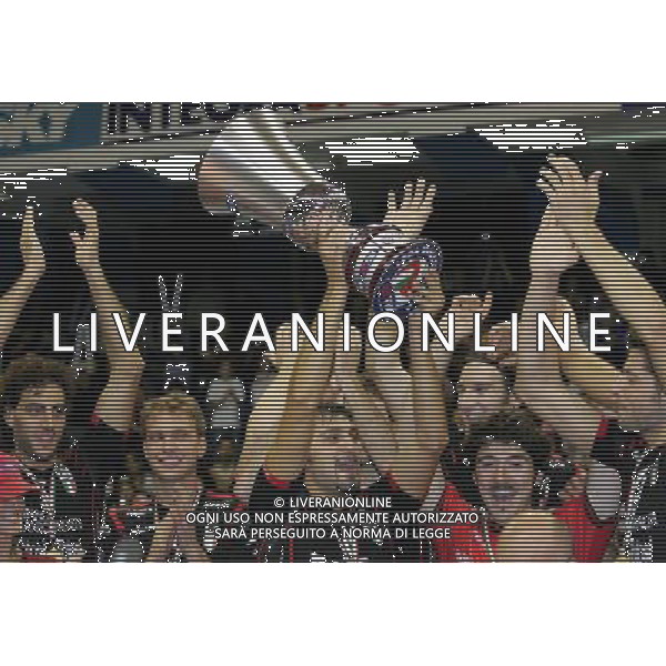 Milano 6 Ottobre 2005 Sisley Treviso - Tonno Callipo Vibo Valentia Supercoppa Italiana volley maschile nella foto: premiazione Sisley Treviso foto Andry / Ag. Aldo Liverani