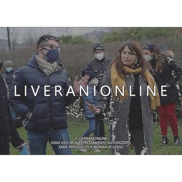 IMOLA 05 02 2022 INCONTRO TRA IL COMUNE DI IMOLA CON ASSESSORE ALL\'AMBIENTE ELISA SPADA E I CITTADINI DELLA ZONA MONTERICCO PER PARLARE DELLA "NUOVA AREA ATTREZZATA MULTIFUNZIONALE PER RACCOLTA DIFFERENZIATA NELLA FOTO CONSIGLIER COMUNALE DELLA CORAGGIOSA FILIPPO SAMACCHINI E ASSESSORE ALL\'AMBIENTE ELISA SPADA Â©SANNA/ AGENZIA ALDO LIVERANI SAS