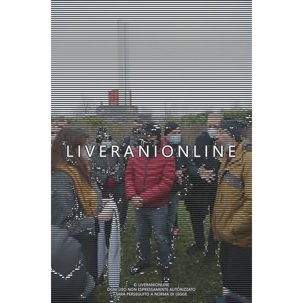 IMOLA 05 02 2022 INCONTRO TRA IL COMUNE DI IMOLA CON ASSESSORE ALL\'AMBIENTE ELISA SPADA E I CITTADINI DELLA ZONA MONTERICCO PER PARLARE DELLA "NUOVA AREA ATTREZZATA MULTIFUNZIONALE PER RACCOLTA DIFFERENZIATA NELLA FOTO ASSESSORE DELL\'AMBIENTE ELISA SPADA CON I CITTADINI Â©SANNA/ AGENZIA ALDO LIVERANI SAS