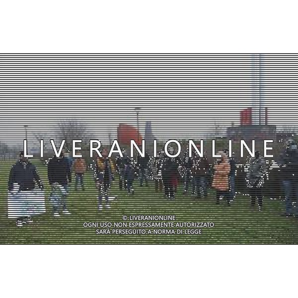 IMOLA 05 02 2022 INCONTRO TRA IL COMUNE DI IMOLA CON ASSESSORE ALL\'AMBIENTE ELISA SPADA E I CITTADINI DELLA ZONA MONTERICCO PER PARLARE DELLA "NUOVA AREA ATTREZZATA MULTIFUNZIONALE PER RACCOLTA DIFFERENZIATA NELLA FOTO ASSESSORE DELL\'AMBIENTE ELISA SPADA CON I CITTADINI Â©SANNA/ AGENZIA ALDO LIVERANI SAS