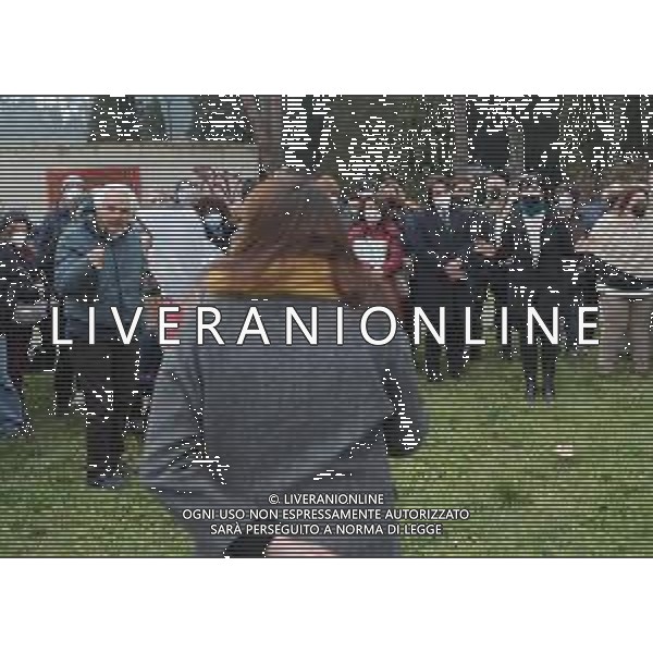 IMOLA 05 02 2022 INCONTRO TRA IL COMUNE DI IMOLA CON ASSESSORE ALL\'AMBIENTE ELISA SPADA E I CITTADINI DELLA ZONA MONTERICCO PER PARLARE DELLA "NUOVA AREA ATTREZZATA MULTIFUNZIONALE PER RACCOLTA DIFFERENZIATA NELLA FOTO ASSESSORE DELL\'AMBIENTE ELISA SPADA CON I CITTADINI Â©SANNA/ AGENZIA ALDO LIVERANI SAS