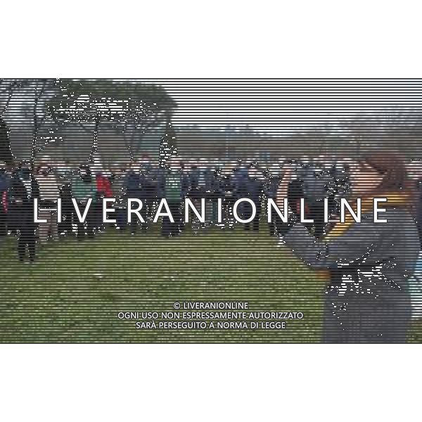 IMOLA 05 02 2022 INCONTRO TRA IL COMUNE DI IMOLA CON ASSESSORE ALL\'AMBIENTE ELISA SPADA E I CITTADINI DELLA ZONA MONTERICCO PER PARLARE DELLA "NUOVA AREA ATTREZZATA MULTIFUNZIONALE PER RACCOLTA DIFFERENZIATA NELLA FOTO ASSESSORE DELL\'AMBIENTE ELISA SPADA CON I CITTADINI Â©SANNA/ AGENZIA ALDO LIVERANI SAS