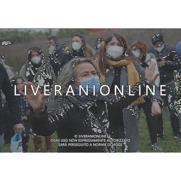 IMOLA 05 02 2022 INCONTRO TRA IL COMUNE DI IMOLA CON ASSESSORE ALL\'AMBIENTE ELISA SPADA E I CITTADINI DELLA ZONA MONTERICCO PER PARLARE DELLA "NUOVA AREA ATTREZZATA MULTIFUNZIONALE PER RACCOLTA DIFFERENZIATA NELLA FOTO ASSESSORE DELL\'AMBIENTE ELISA SPADA CON I CITTADINI Â©SANNA/ AGENZIA ALDO LIVERANI SAS