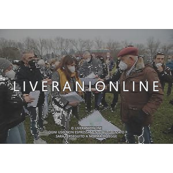 IMOLA 05 02 2022 INCONTRO TRA IL COMUNE DI IMOLA CON ASSESSORE ALL\'AMBIENTE ELISA SPADA E I CITTADINI DELLA ZONA MONTERICCO PER PARLARE DELLA "NUOVA AREA ATTREZZATA MULTIFUNZIONALE PER RACCOLTA DIFFERENZIATA NELLA FOTO ASSESSORE DELL\'AMBIENTE ELISA SPADA CON I CITTADINI Â©SANNA/ AGENZIA ALDO LIVERANI SAS