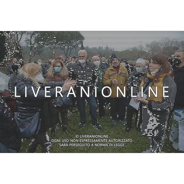 IMOLA 05 02 2022 INCONTRO TRA IL COMUNE DI IMOLA CON ASSESSORE ALL\'AMBIENTE ELISA SPADA E I CITTADINI DELLA ZONA MONTERICCO PER PARLARE DELLA "NUOVA AREA ATTREZZATA MULTIFUNZIONALE PER RACCOLTA DIFFERENZIATA NELLA FOTO ASSESSORE DELL\'AMBIENTE ELISA SPADA CON I CITTADINI Â©SANNA/ AGENZIA ALDO LIVERANI SAS