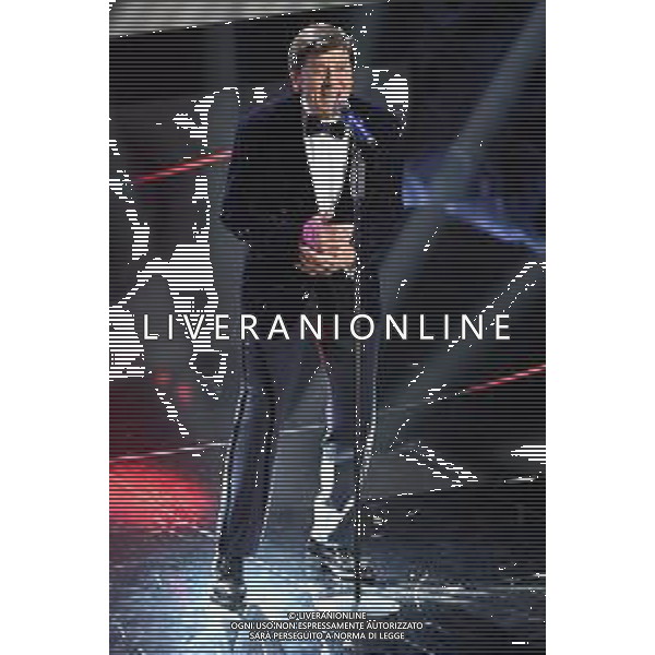 Gianni Morandi Sanremo 2022 72mo Festival della Canzone Italiana Sanremo 2022 - Quinta Serata Teatro Ariston - Sanremo (IM) 05-02-2022 foto Roberto Garavaglia/ag. Aldo Liverani sas/AGENZIA ALDO LIVERANI SAS