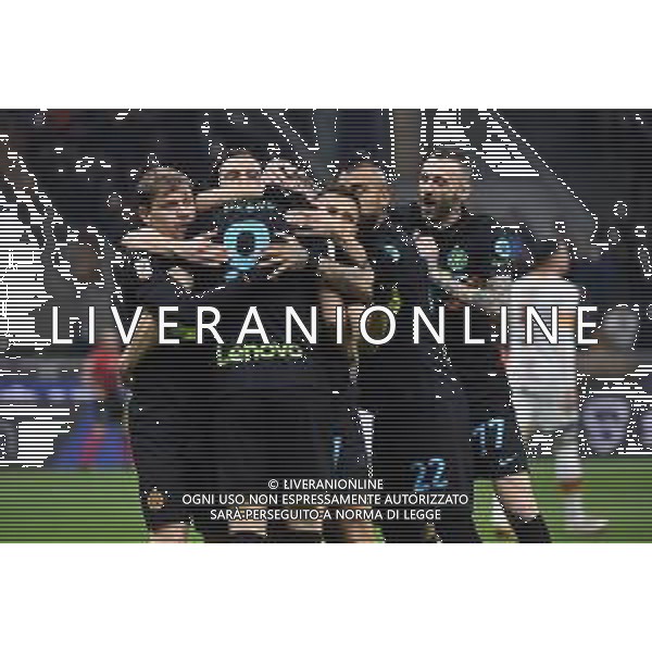 esultanza Inter dopo il gol dell\'1 a 0 Edin Dzeko Inter vs Roma Coppa Italia Frecciarossa - quarti di finale Milano 08-02-2022 Stadio Giuseppe Meazza - San Siro foto Roberto Garavaglia/ag. Aldo Liverani sas /AGENZIA ALDO LIVERANI SAS