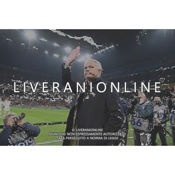 Jose\' Mourinho allenatore Roma saluta i tifosi inter Inter vs Roma Coppa Italia Frecciarossa - quarti di finale Milano 08-02-2022 Stadio Giuseppe Meazza - San Siro foto Roberto Garavaglia/ag. Aldo Liverani sas /AGENZIA ALDO LIVERANI SAS