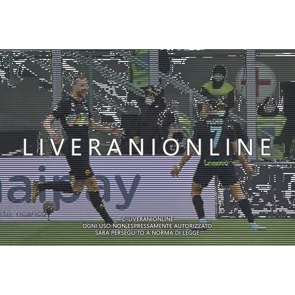 esultanza Inter dopo il gol del 2 a 0 Alexis Sanchez con edin dzeko Inter vs Roma Coppa Italia Frecciarossa - quarti di finale Milano 08-02-2022 Stadio Giuseppe Meazza - San Siro foto Roberto Garavaglia/ag. Aldo Liverani sas /AGENZIA ALDO LIVERANI SAS