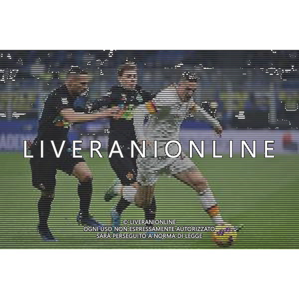 Nicolo\' Zaniolo (Roma) DX marcato da Danilo D\'Ambrosio (Inter) SX e Nicolo\' Barella (Inter) centro Inter vs Roma Coppa Italia Frecciarossa - quarti di finale Milano 08-02-2022 Stadio Giuseppe Meazza - San Siro foto Roberto Garavaglia/ag. Aldo Liverani sas /AGENZIA ALDO LIVERANI SAS