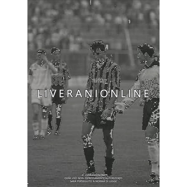 02-10-1994 BERGAMO CAMPIONATO DI CALCIO SERIE B ATALANTA-LECCE 1-1 NELLA FOTO GIAMPAOLO SAURINI E GIUSEPPE GATTA AG ALDO LIVERANI SAS