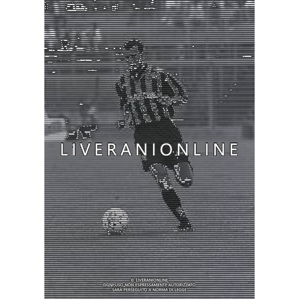 02-10-1994 BERGAMO CAMPIONATO DI CALCIO SERIE B ATALANTA-LECCE 1-1 NELLA FOTO PAOLO MONTERO AG ALDO LIVERANI SAS