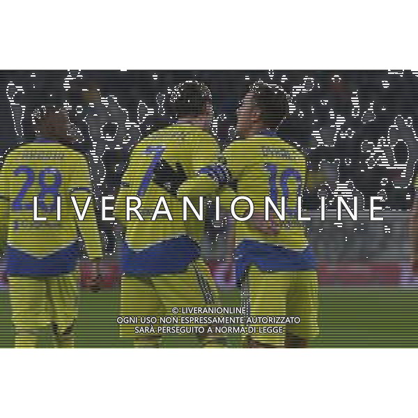 Torino 10.02.2022 Stadio Allianz Stadium ©Alessandro Falzone/Agenzia Aldo Liverani Juventus vs Sassuolo Coppa Italia Frecciarossa 2021/2022 Nella foto : ESULTANZA GOL DI paulo dybala con dusan vlahovic ©FALZONE/AGENZIA ALDO LIVERANI SAS