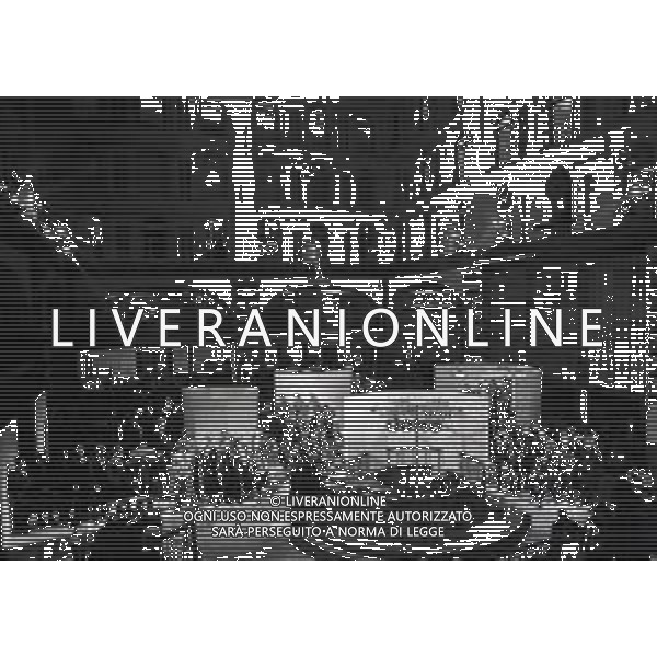 1985 MILANO -BORSA ITALIANA PIAZZA DEGLI AFFARI SFILATA DI MODA TRUSSARDI NELLA FOTO LA SFILATA DI MODA TRUSSARDI ALLA BORSA ITALIANA AG ALDO LIVERANI SAS