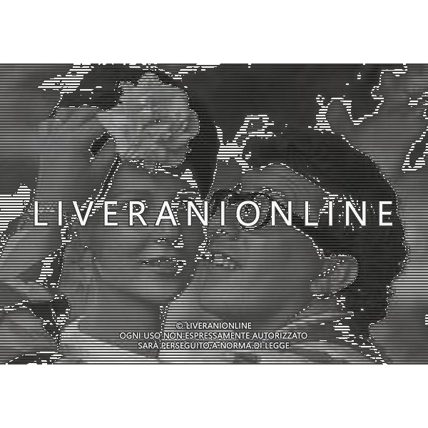 RETROSPETTIVA PEPPINO DI CAPRI CANTANTE NELLA FOTO PEPPINO DI CAPRI CON LA FIDANZATA ROBERTA STOPPA A FORTE DEI MARMI NELL\'ANNO 1963 AG ALDO LIVERANI SAS