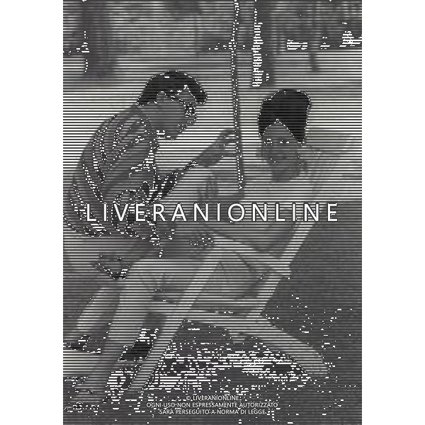 RETROSPETTIVA PEPPINO DI CAPRI CANTANTE NELLA FOTO PEPPINO DI CAPRI CON LA FIDANZATA ROBERTA STOPPA A FORTE DEI MARMI NELL\'ANNO 1963 AG ALDO LIVERANI SAS