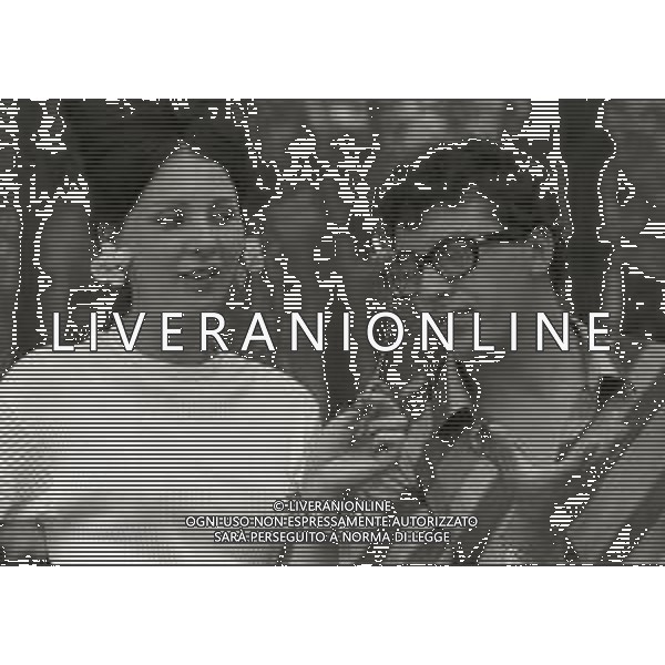 RETROSPETTIVA PEPPINO DI CAPRI CANTANTE NELLA FOTO PEPPINO DI CAPRI CON LA FIDANZATA ROBERTA STOPPA A FORTE DEI MARMI NELL\'ANNO 1963 AG ALDO LIVERANI SAS