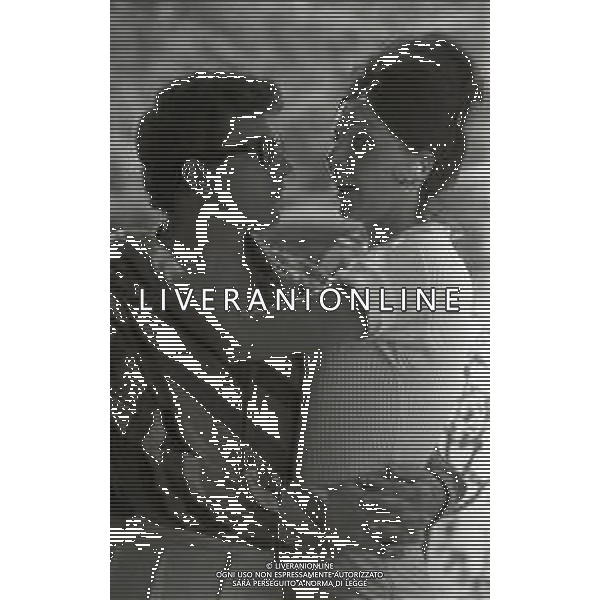 RETROSPETTIVA PEPPINO DI CAPRI CANTANTE NELLA FOTO PEPPINO DI CAPRI CON LA FIDANZATA ROBERTA STOPPA A FORTE DEI MARMI NELL\'ANNO 1963 AG ALDO LIVERANI SAS