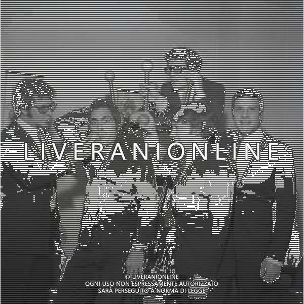 RETROSPETTIVA PEPPINO DI CAPRI CANTANTE NELLA FOTO PEPPINO DI CAPRI NELL\'ANNO 1969 CON IL GRUPPO MUSICALE DEI ROCKETS AG ALDO LIVERANI SAS
