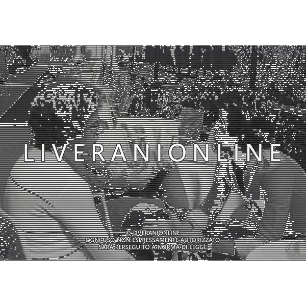 RETROSPETTIVA PEPPINO DI CAPRI CANTANTE NELLA FOTO PEPPINO DI CAPRI NELL\'ANNO 1972 A VENEZIA PER LA GONDOLA D\'ORO CON GIANNI NAZZARO AG ALDO LIVERANI SAS 