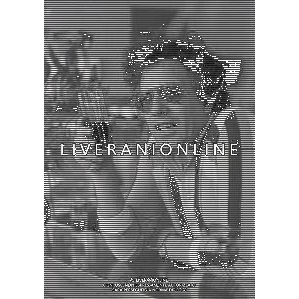 RETROSPETTIVA PEPPINO DI CAPRI CANTANTE NELLA FOTO PEPPINO DI CAPRI NELL\'ANNO 1976 A SAINT VINCENT AG ALDO LIVERANI SAS 