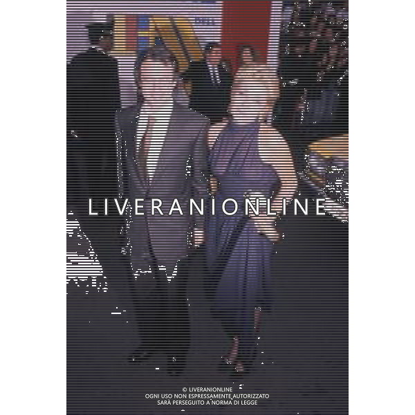 DONATELLA RAFFAI GIORNALISTA E CONDUTTRICE TELEVISIVA NELLA FOTO CON LUIGI DI MAJO AL GRAN PREMIO INTERNAZIONALE DELLA TV NEL 1989-1990 ©AGENZIA ALDO LIVERANI SAS