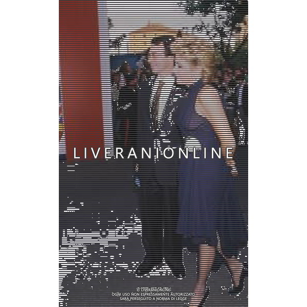 DONATELLA RAFFAI GIORNALISTA E CONDUTTRICE TELEVISIVA NELLA FOTO CON LUIGI DI MAJO AL GRAN PREMIO INTERNAZIONALE DELLA TV NEL 1989-1990 ©AGENZIA ALDO LIVERANI SAS