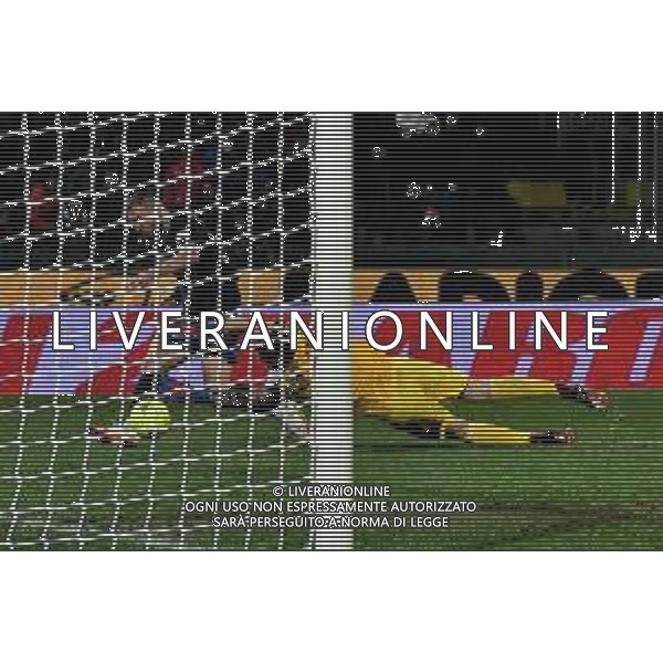 Gabriele Masotti/LMedia - AC Pisa vs LR Vicenza - Italian soccer Serie B match 2021/2022 February 15 2022 - Arena Garibaldi Pisa, Italy AC Pisa vs LR Vicenza Photo showing: Nikita Contini Barannovsky (Vicenza) saves on George Puscas (Pisa) @Gabriele Masotti/LiveMedia /AGENZIA ALDO LIVERANI SAS