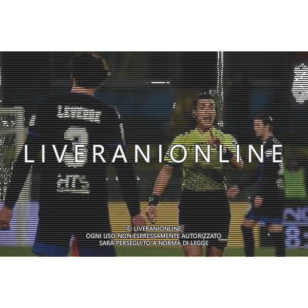 Gabriele Masotti/LMedia - AC Pisa vs LR Vicenza - Italian soccer Serie B match 2021/2022 February 15 2022 - Arena Garibaldi Pisa, Italy AC Pisa vs LR Vicenza Photo showing: arbitro - The referee Antonio Di Martino talks to Maxime Leverbe (Pisa) @Gabriele Masotti/LiveMedia /AGENZIA ALDO LIVERANI SAS