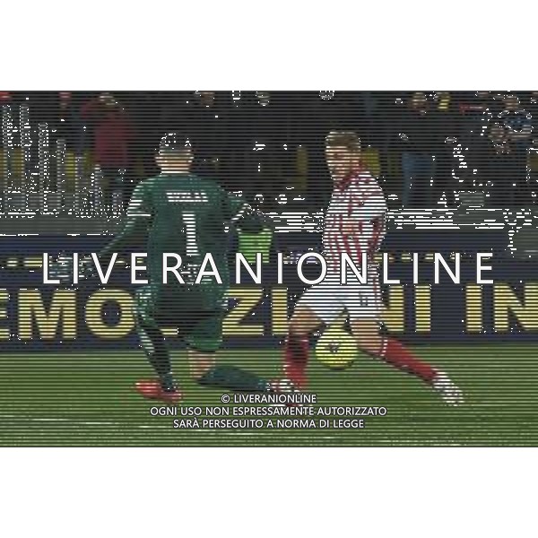 Gabriele Masotti/LMedia - AC Pisa vs LR Vicenza - Italian soccer Serie B match 2021/2022 February 15 2022 - Arena Garibaldi Pisa, Italy AC Pisa vs LR Vicenza Photo showing: Loris Zonta (Vicenza) against Nicolas David Andrade (Pisa) @Gabriele Masotti/LiveMedia /AGENZIA ALDO LIVERANI SAS