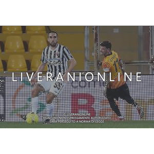 Benevento vs Ascoli Campionato Calcio Serie BKT 23a Giornata 16.02.2022 Nella foto Giuseppe Bellusci, Diego Farias ©Mosca/AGENZIA ALDO LIVERANI SAS