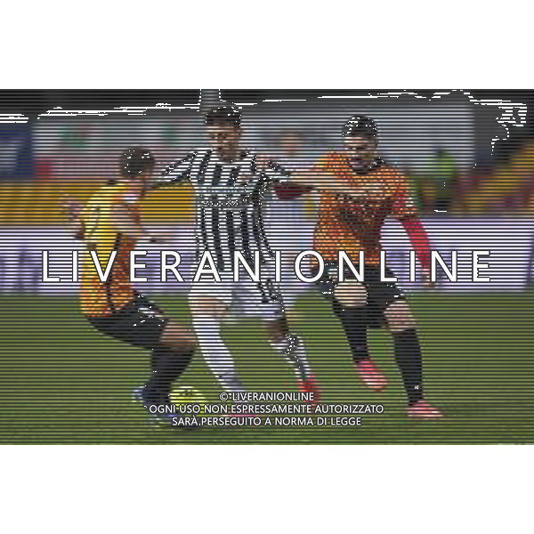 Benevento vs Ascoli Campionato Calcio Serie BKT 23a Giornata 16.02.2022 Nella foto Michele Collocolo, Gennaro Acampora ©Mosca/AGENZIA ALDO LIVERANI SAS
