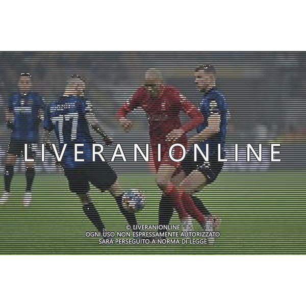 Fabinho (Liverpool) tra Marcelo Brozovic (Inter) ed Edin Dzeko (Inter) Inter vs Liverpool UEFA Champions League ottavi di finale - gara di andata Milano 16-02-2022 Stadio Giuseppe Meazza - San Siro foto Roberto Garavaglia/ag. Aldo Liverani sas /AGENZIA ALDO LIVERANI SAS