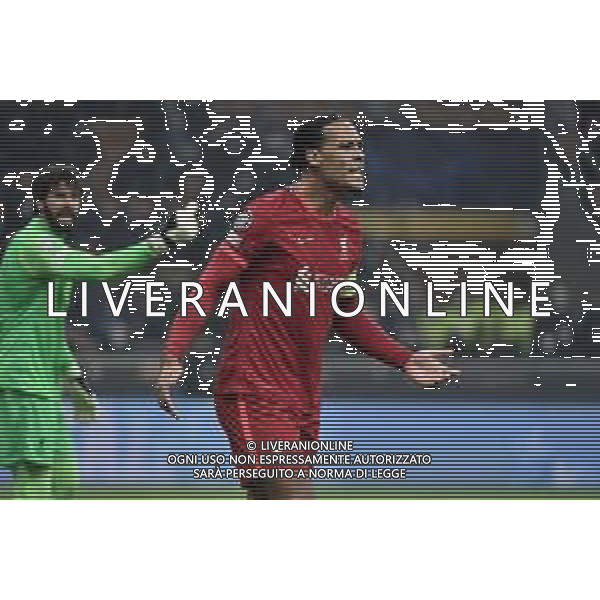 Virgil van Dijk (Liverpool) e sulla SX Alisson Becker (Liverpool) Inter vs Liverpool UEFA Champions League ottavi di finale - gara di andata Milano 16-02-2022 Stadio Giuseppe Meazza - San Siro foto Roberto Garavaglia/ag. Aldo Liverani sas /AGENZIA ALDO LIVERANI SAS