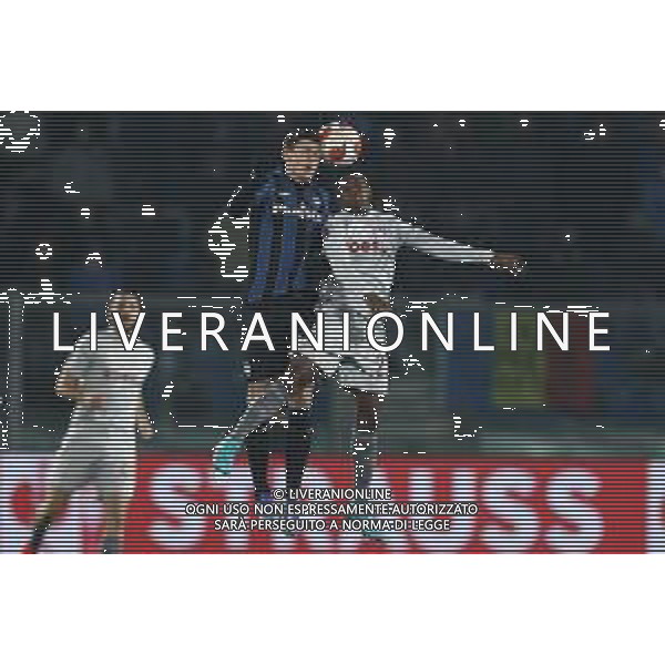 Francesco Scaccianoce/LMedia - Atalanta BC vs Olympiakos - football Europa League match 2021/2022 February 17 2022 - Gewiss Stadium Bergamo, Italy Atalanta BC vs Olympiakos Photo showing: Matteo Pessina (Atalanta BC) and Aguibou Camara (Olympiacos FC) battle for the ball @Francesco Scaccianoce/LiveMedia /AGENZIA ALDO LIVERANI SAS