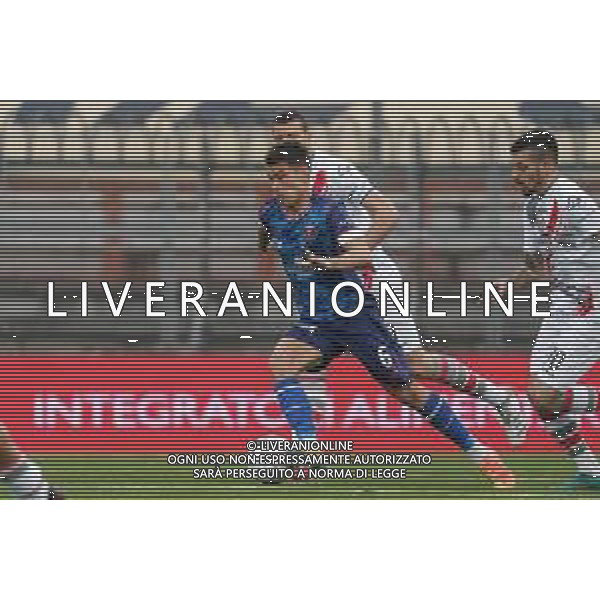 Loris Cerquiglini/LMedia - AC Perugia vs US Cremonese - Italian soccer Serie B match 2021/2022 February 19 2022 - Stadio Renato Curi Perugia, Italy AC Perugia vs US Cremonese Photo showing: segre jacopo (n.6 perugia calcio) v ciofani daniel (n.9 us cremonese) @Loris Cerquiglini/LiveMedia AG ALDO LIVERANI SAS